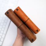 So sánh giữa size sổ tiêu chuẩn và size bỏ túi trên mẫu Midori notebook